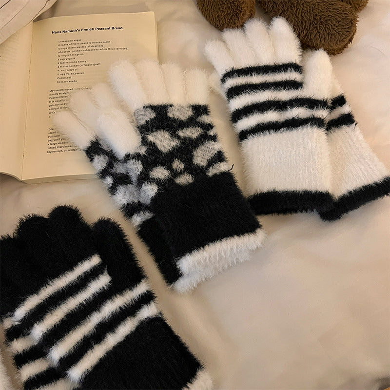 Wholesale Cartoon black and white striped fingerless gloves autumn and winter leopard print